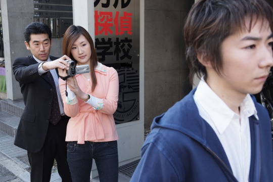 撮影法を学ぶ探偵学校の生徒